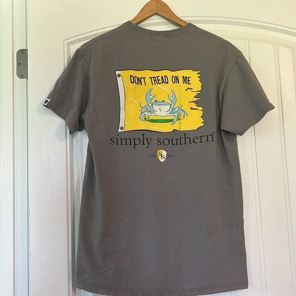 Simply Southern Don’t tread on me CRAB T Shirt Size Medium - Picture 2 of 4